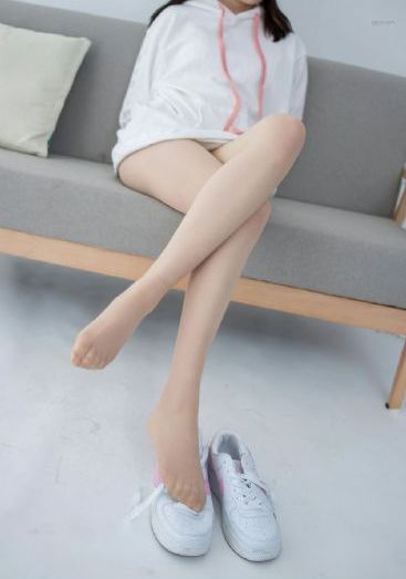男同桌把中指伸进我的下面_剧情片高清完整版