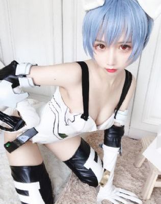 两个体校校草被C出水尿出来_十万网红美女美酱